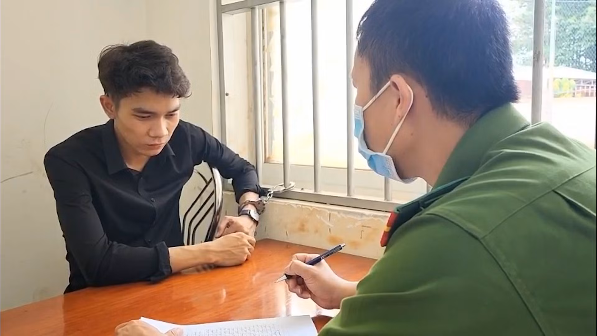Công an tỉnh Bà Rịa-Vũng Tàu khen thưởng 3 quần chúng dũng cảm bắt cướp -0