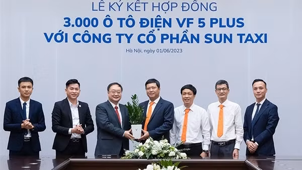 Sun Taxi mua 3.000 xe điện VinFast VF 5 Plus