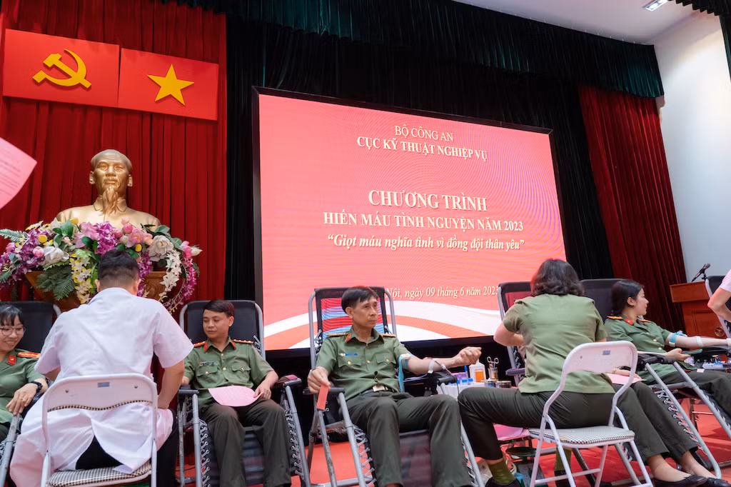 150 cán bộ, chiến sĩ Cục Kỹ thuật nghiệp vụ tham gia chương trình hiến máu -0