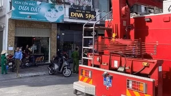 Cứu thành công 4 người mắc kẹt trong thang máy