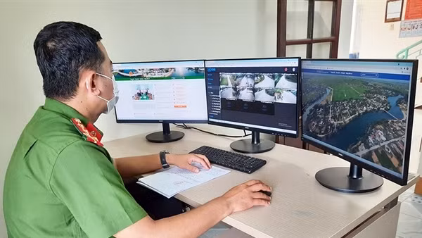 Giúp người dân tiếp cận công nghệ số