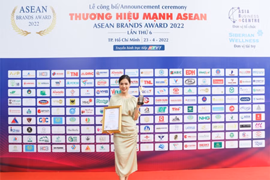 Venesa nhận cú đúp giải thưởng tại Lễ công bố Thương hiệu mạnh ASEAN 2022 -0