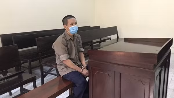 Mâu thuẫn chia tài sản sau ly hôn, chồng dùng xăng đốt vợ