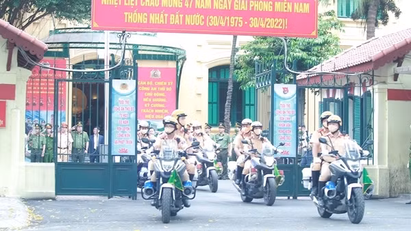Công an tỉnh Sóc Trăng ra quân cao điểm bảo đảm TTATGT ảnh 2