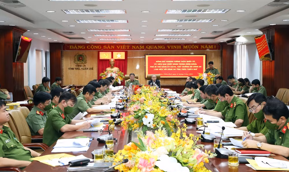 Thứ trưởng Bộ Công an đánh giá cao việc xây dựng Công an xã chính quy tại Thừa Thiên-Huế -0