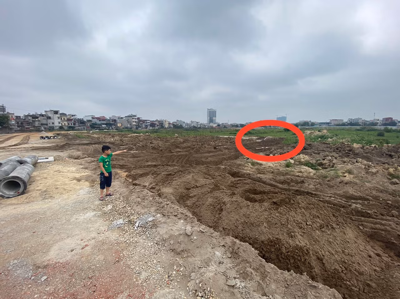 Phó Trưởng phòng Tham mưu Công an tỉnh Hải Dương cứu sống 2 cháu bé đuối nước -0