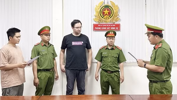 Lật tẩy thủ đoạn của “ông trùm” ngoại quốc điều hành 3 công ty cho vay lãi siêu nặng