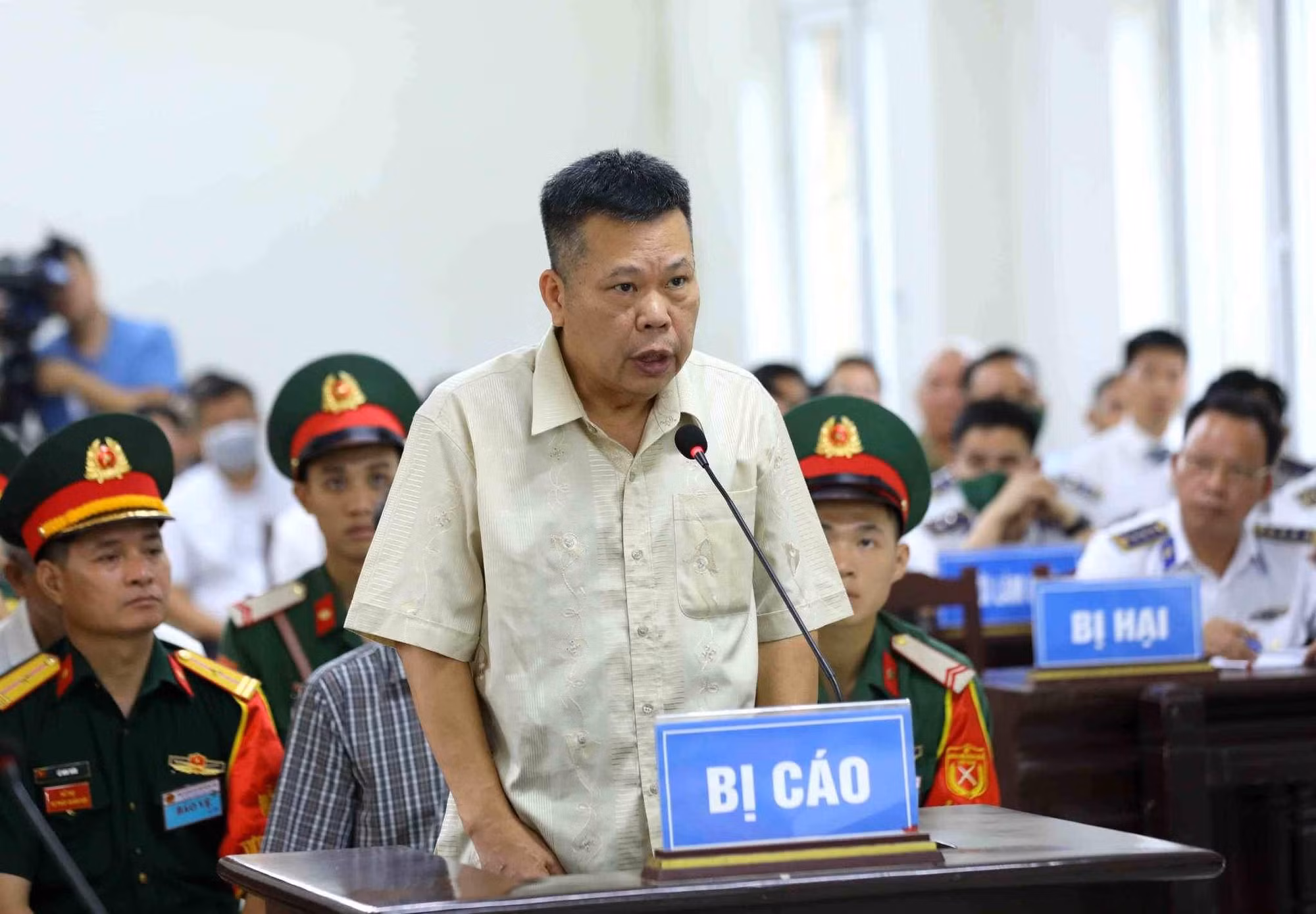 Cựu Tư lệnh Cảnh sát biển bị đề nghị từ 16 năm đến 16 năm 6 tháng tù -0