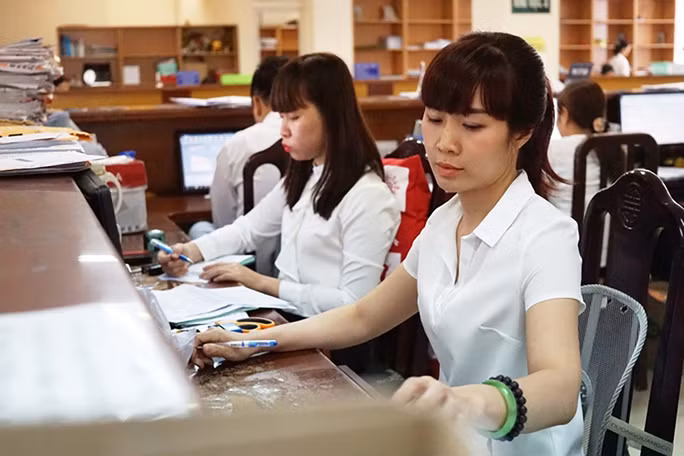 Bộ Nội vụ ban hành thông tư hướng dẫn cách tính lương mới từ ngày 1/7 -0