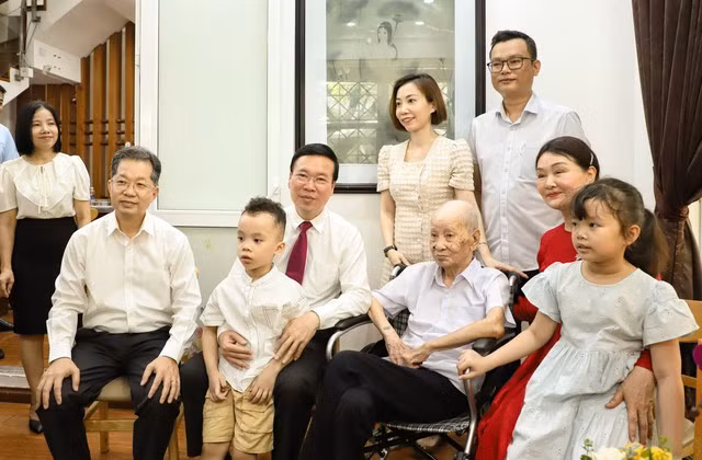 Chủ tịch nước Võ Văn Thưởng thăm gia đình văn hóa tiêu biểu tại Đà Nẵng -0