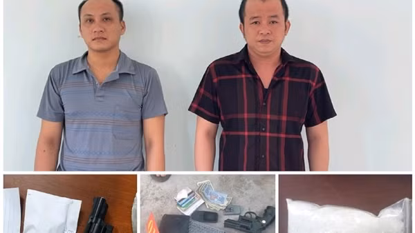 Thủ súng đi mua ma túy về nhà trọ bán kiếm lời