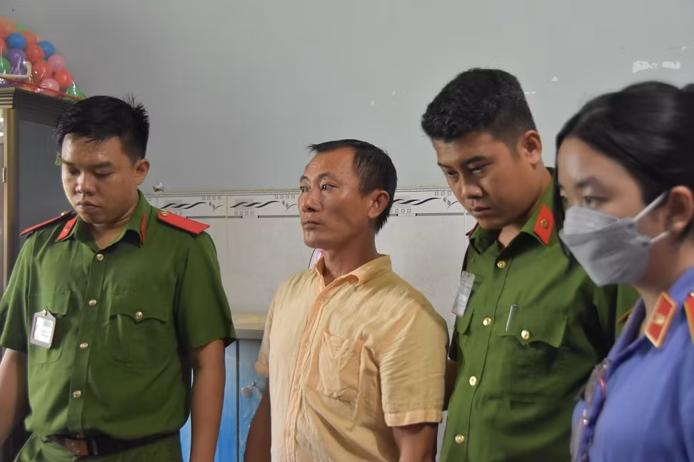 Bắt tạm giam Hải “3 mắt”, phó giám đốc công ty bảo vệ đập phá nhà dân -0