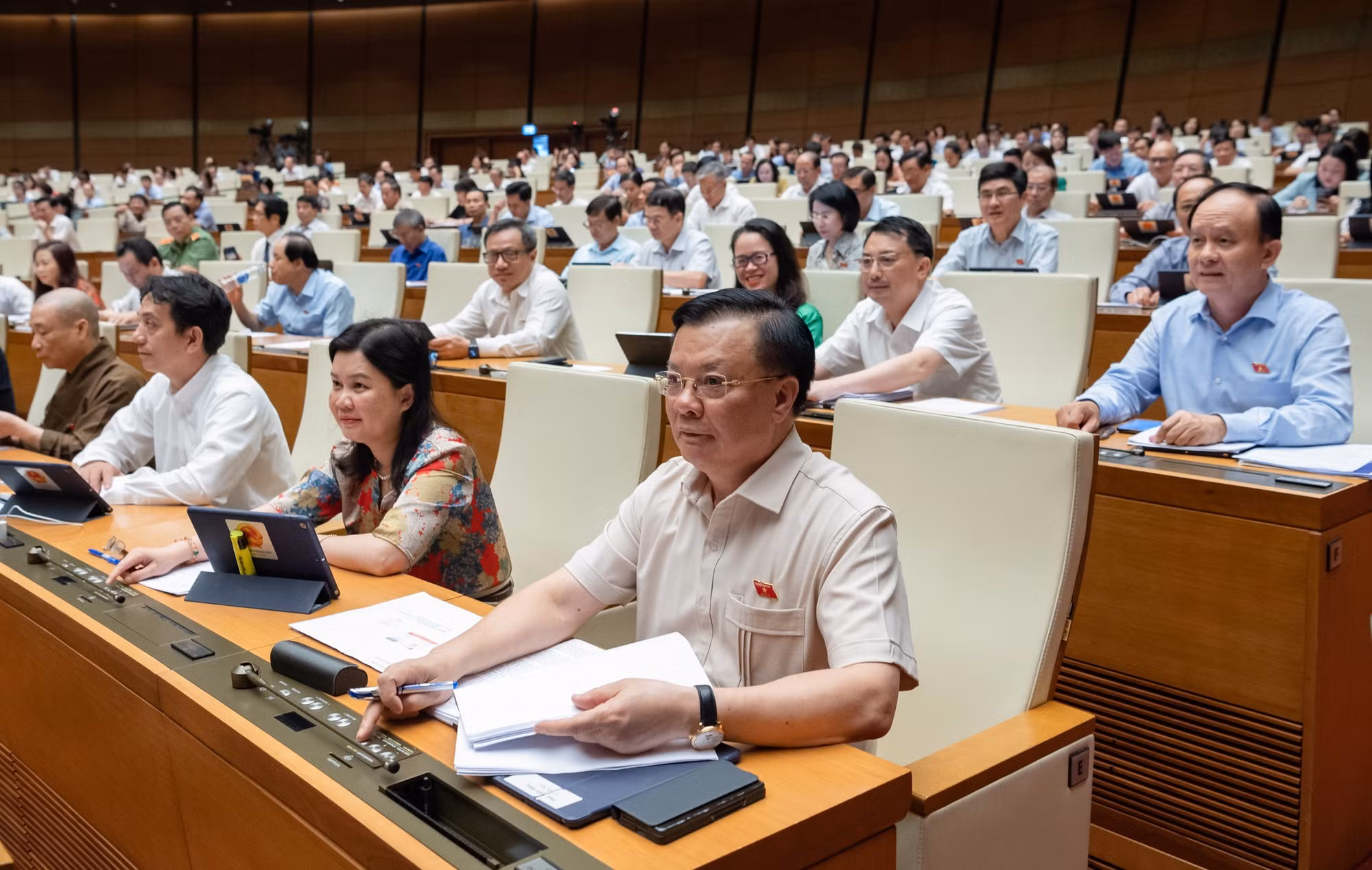 Quốc hội quyết định giám sát quản lý thị trường bất động sản và phát triển nhà ở xã hội -0