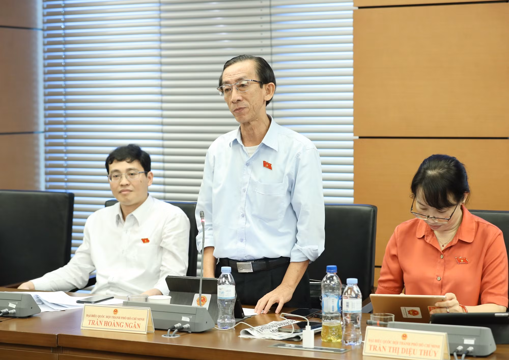 trần hoàng ngân.jpg -0