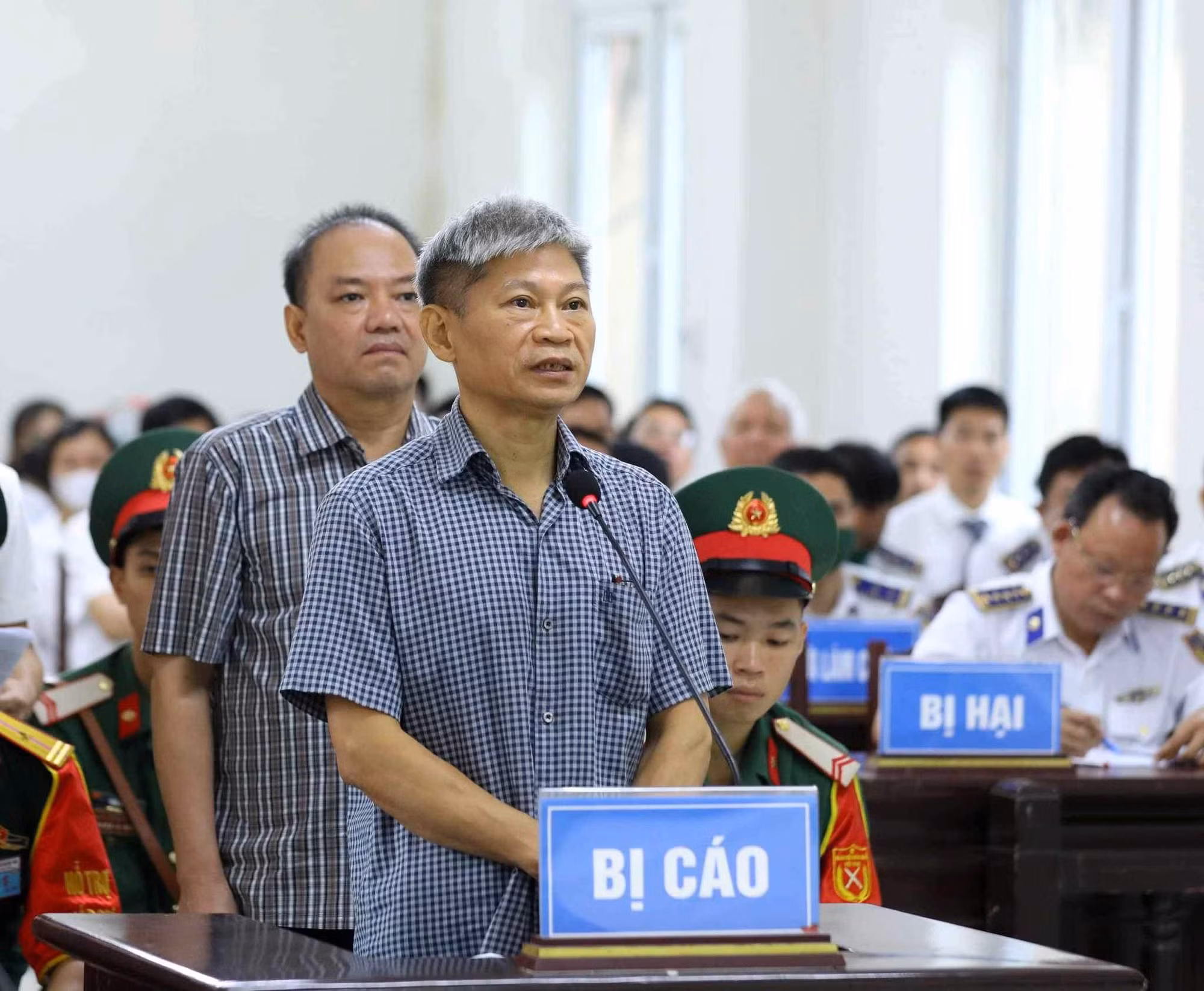 Cựu Tư lệnh Cảnh sát biển lĩnh 16 năm tù vì tham ô ngân sách quốc phòng -0