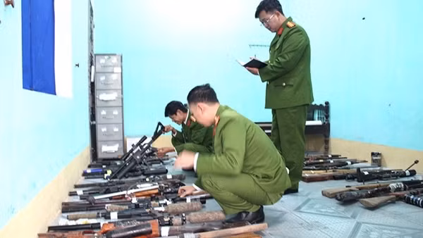 Hiệu quả công tác vận động giao nộp vũ khí, vật liệu nổ, công cụ hỗ trợ và pháo nổ ở Huế