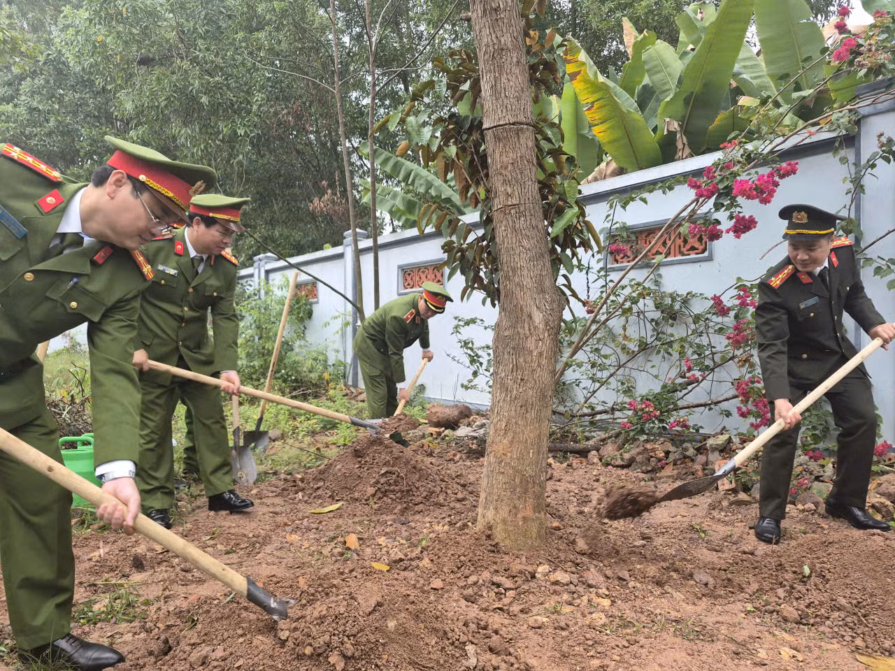 Cục Cảnh sát môi trường báo công và phát động Tết trồng cây tại Khu lưu niệm sáu điều Bác Hồ dạy CAND -0