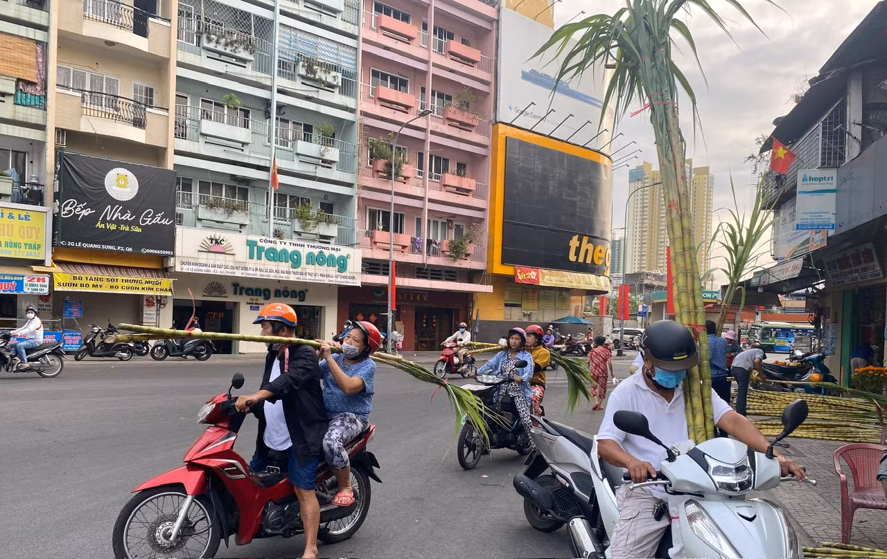 Lạ lùng chợ mía “vía trời” mùng 8 Tết chỉ họp chợ trong 2 ngày -1