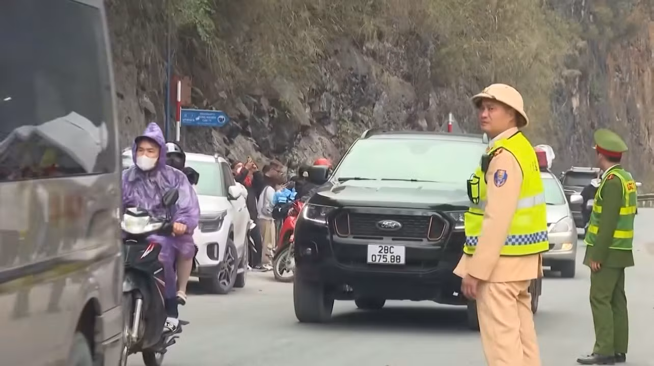 Giữ nhịp du xuân an toàn trên những cung đường cao nguyên -2