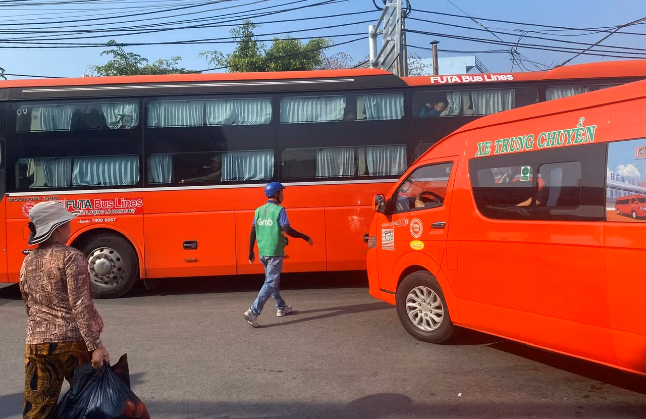 Phương tiện tăng cao ở các cửa ngõ thành phố nhưng không ùn ứ -0
