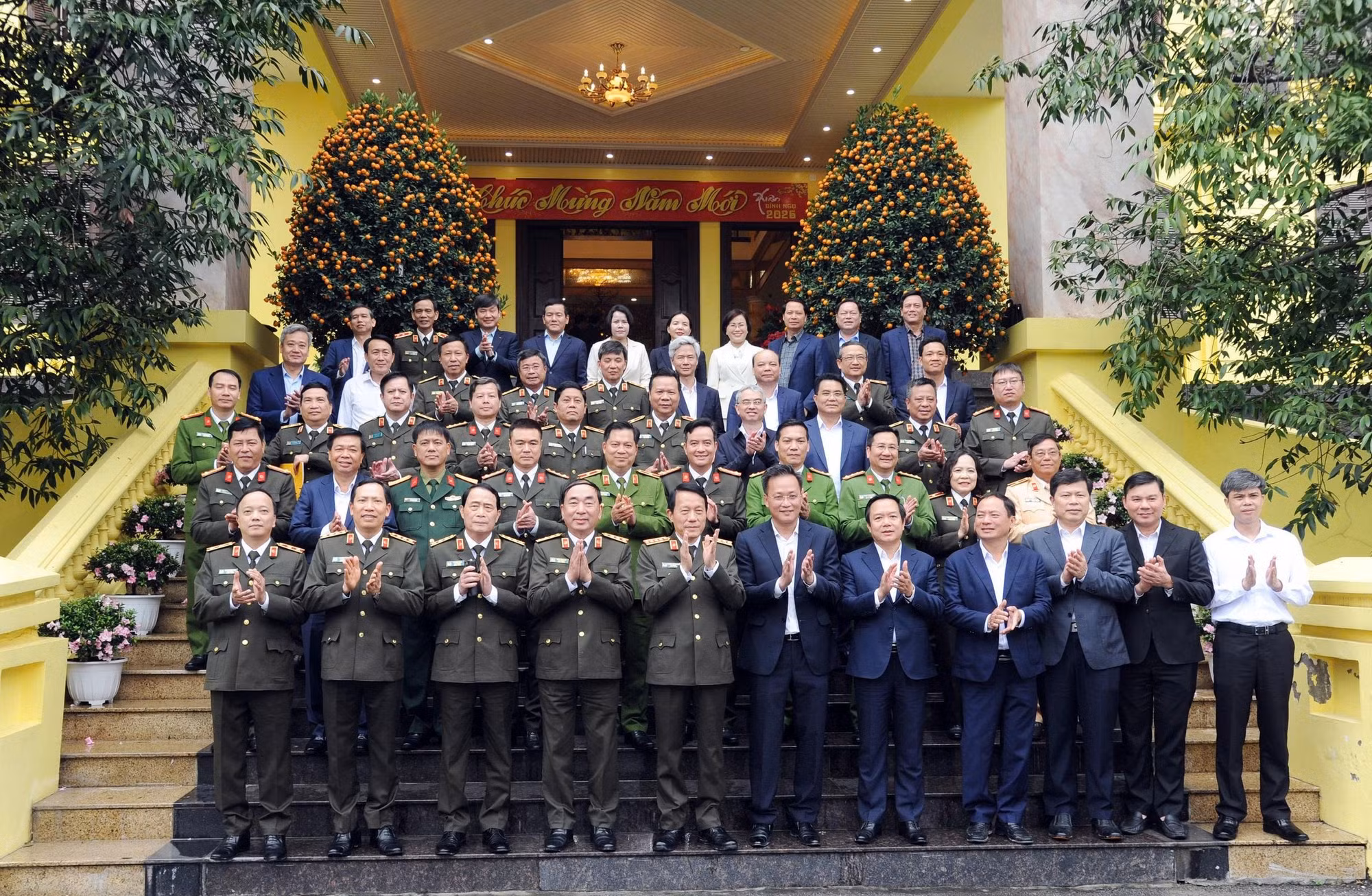 Hưng Yên phải là địa phương đi đầu xây dựng xã hội trật tự, kỷ cương, an ninh, an toàn ảnh 4 Bộ trưởng Lương Tam Quang thăm, chúc Tết đảng bộ, chính quyền và nhân dân tỉnh Hưng Yên -0