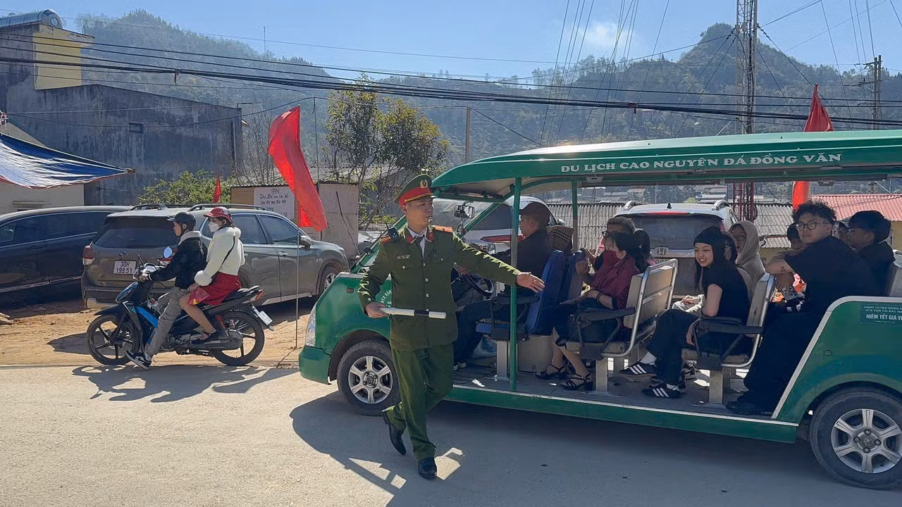 Giữ nhịp du xuân an toàn trên những cung đường cao nguyên -1