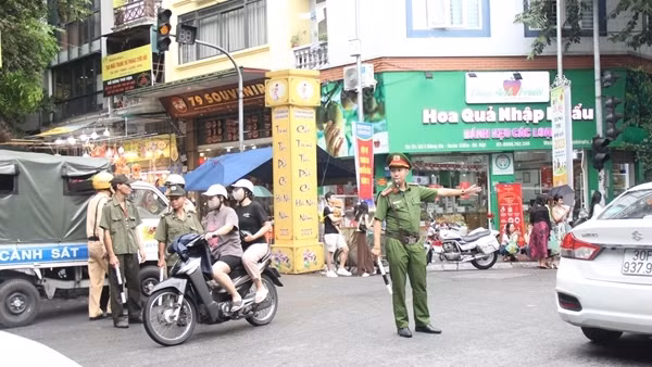 Đảm bảo an ninh trật tự khu vực chợ Trung thu truyền thống Hàng Mã