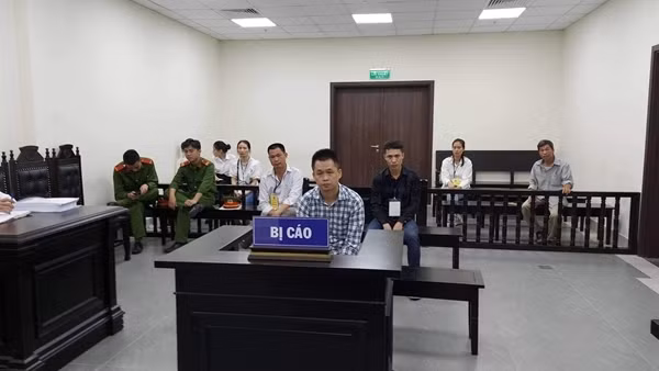 Mâu thuẫn từ lắp đặt đường ống nước, anh em, chú cháu cùng lĩnh án tù