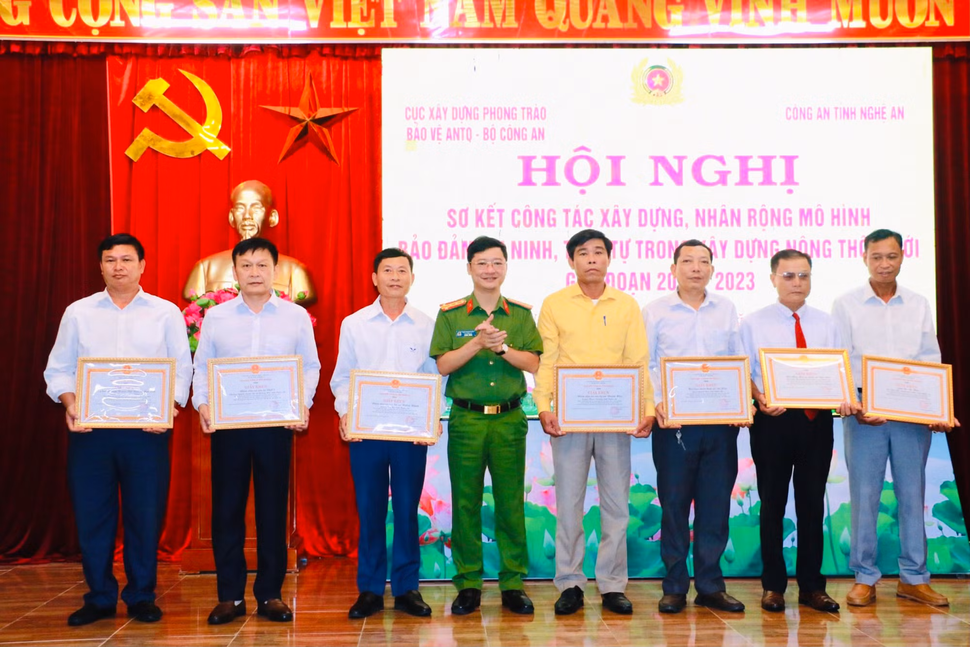 Nhân rộng&nbsp;mô hình “Giáo xứ, giáo họ bình yên, không có tội phạm, tệ nạn xã hội, đoàn kết chung tay xây dựng nông thôn mới”&nbsp;tại Nghệ An -0