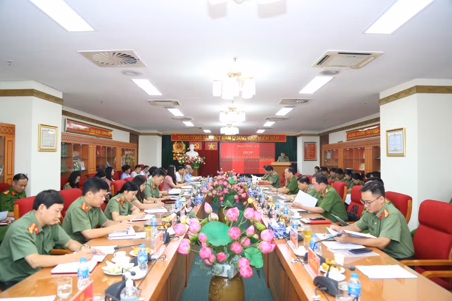 Hoàn thiện các điều kiện đảm bảo để triển khai việc đào tạo trung cấp lý luận chính trị trong CAND -0