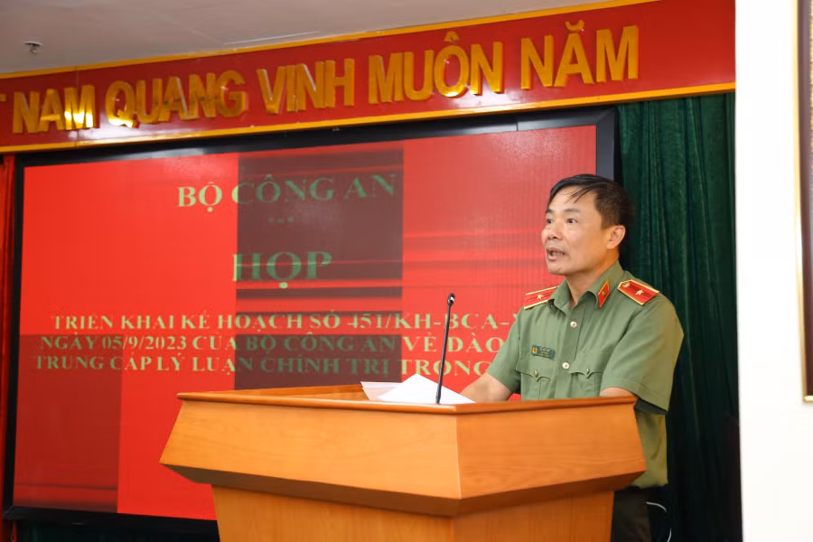 Hoàn thiện các điều kiện đảm bảo để triển khai việc đào tạo trung cấp lý luận chính trị trong CAND -0