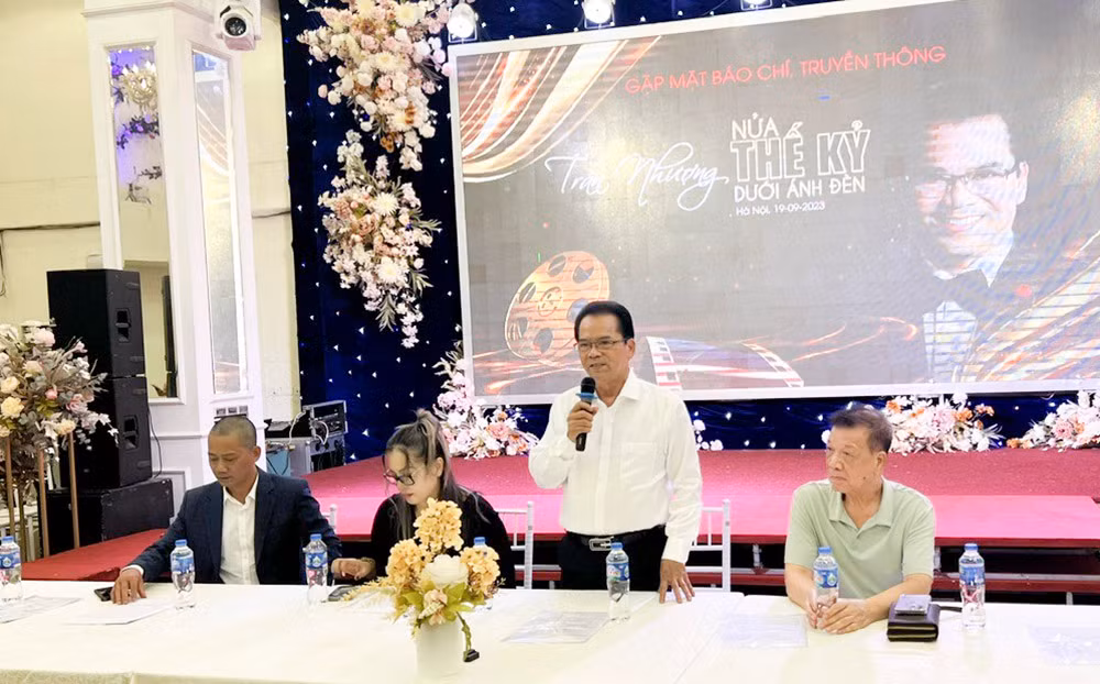 nsnd trần nhượng cùng đồng nghiệp, người thân chia sẻ về chương trình kỷ niệm 50 năm làm nghệ thuật của mình.jpg -0