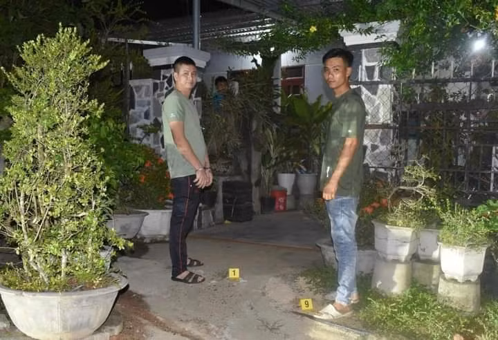 Bắn ba phát đạn đe dọa người khác, một đối tượng bị khởi tố ba tội danh -0