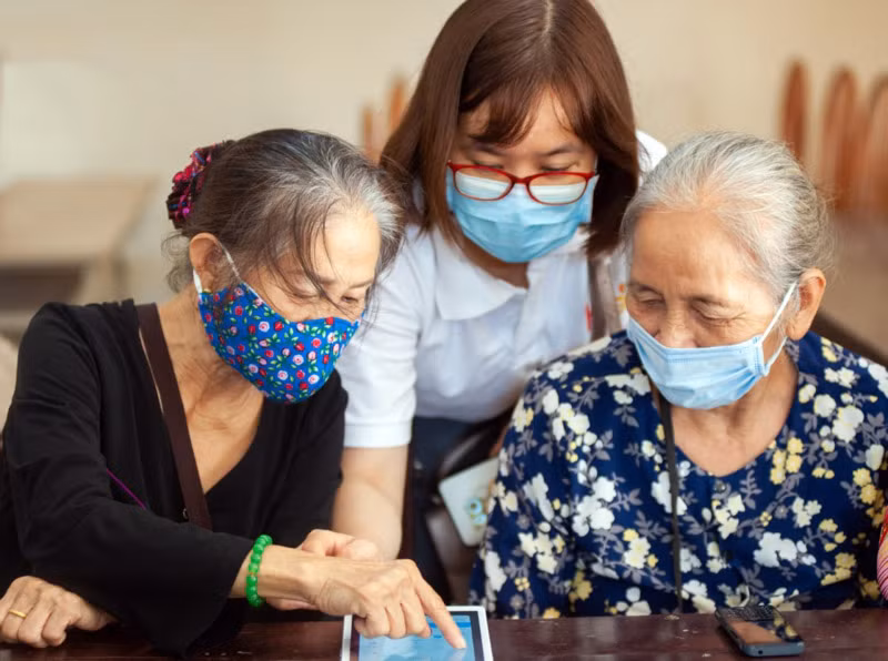 nghề viết hồi ký cho người già đang khá thịnh hành-ảnh hà đan- báo tiền phong copy.jpg -1