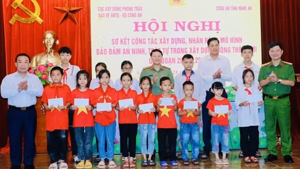 Nhân rộng&nbsp;mô hình Giáo xứ, giáo họ bình yên, không có tội phạm tại Nghệ An