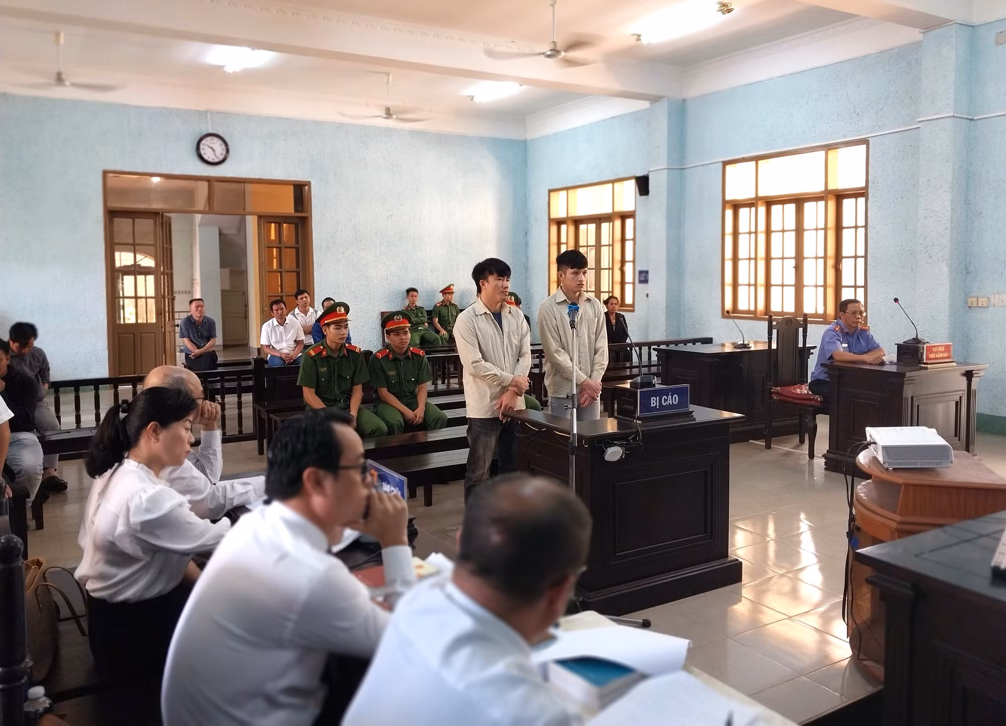 Xét xử vụ án 