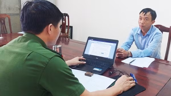 Khống chế kẻ buôn ma tuý lao xe vào cảnh sát