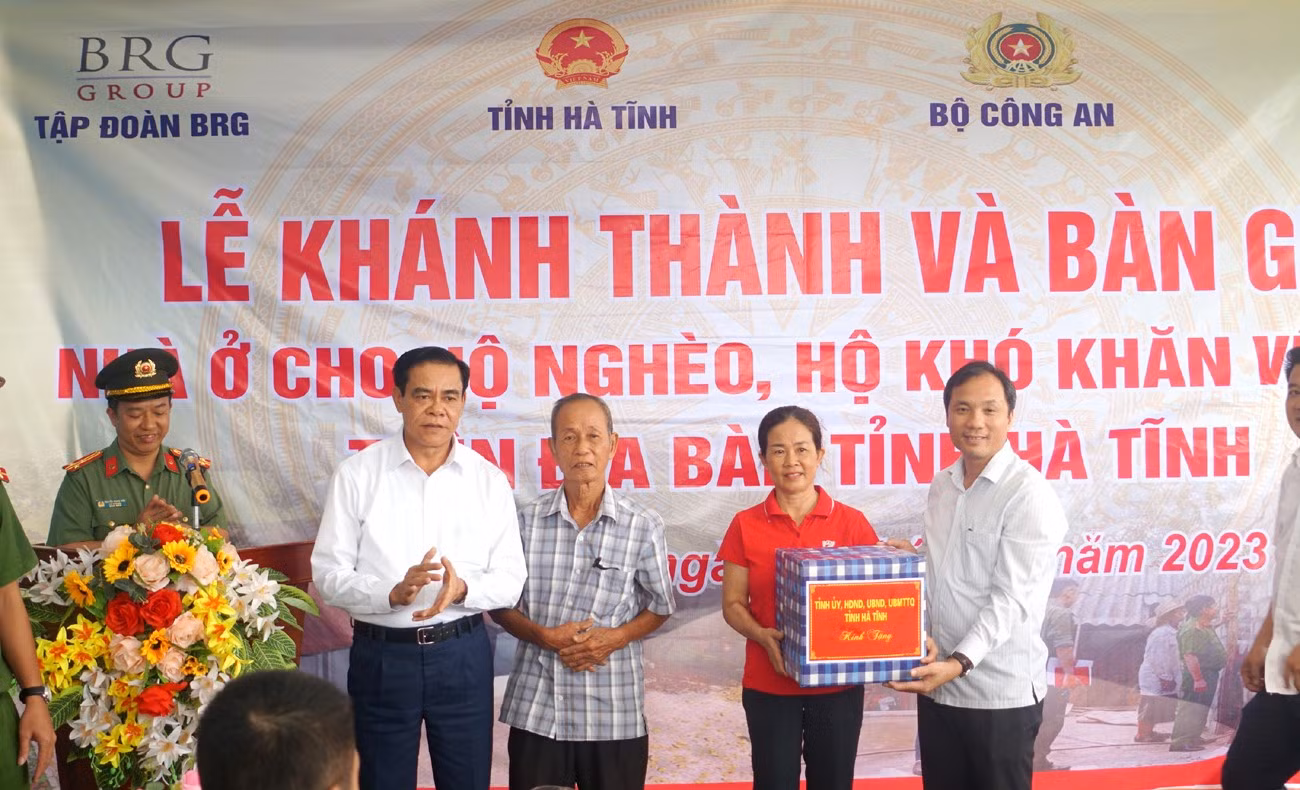 Thứ trưởng Lương Tam Quang dự lễ khánh thành nhà cho người nghèo tại Hà Tĩnh -0