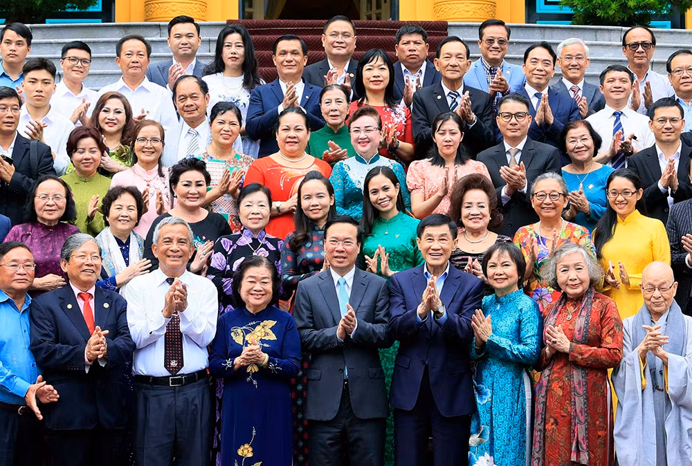 vna_potal_chu_tich_nuoc_gap_mat_doan_dai_bieu_quy_hoc_bong_vu_a_dinh_va_clb_vi_hoang_sa–truong_sa_than_yeu_162409788_7000927.jpg -0