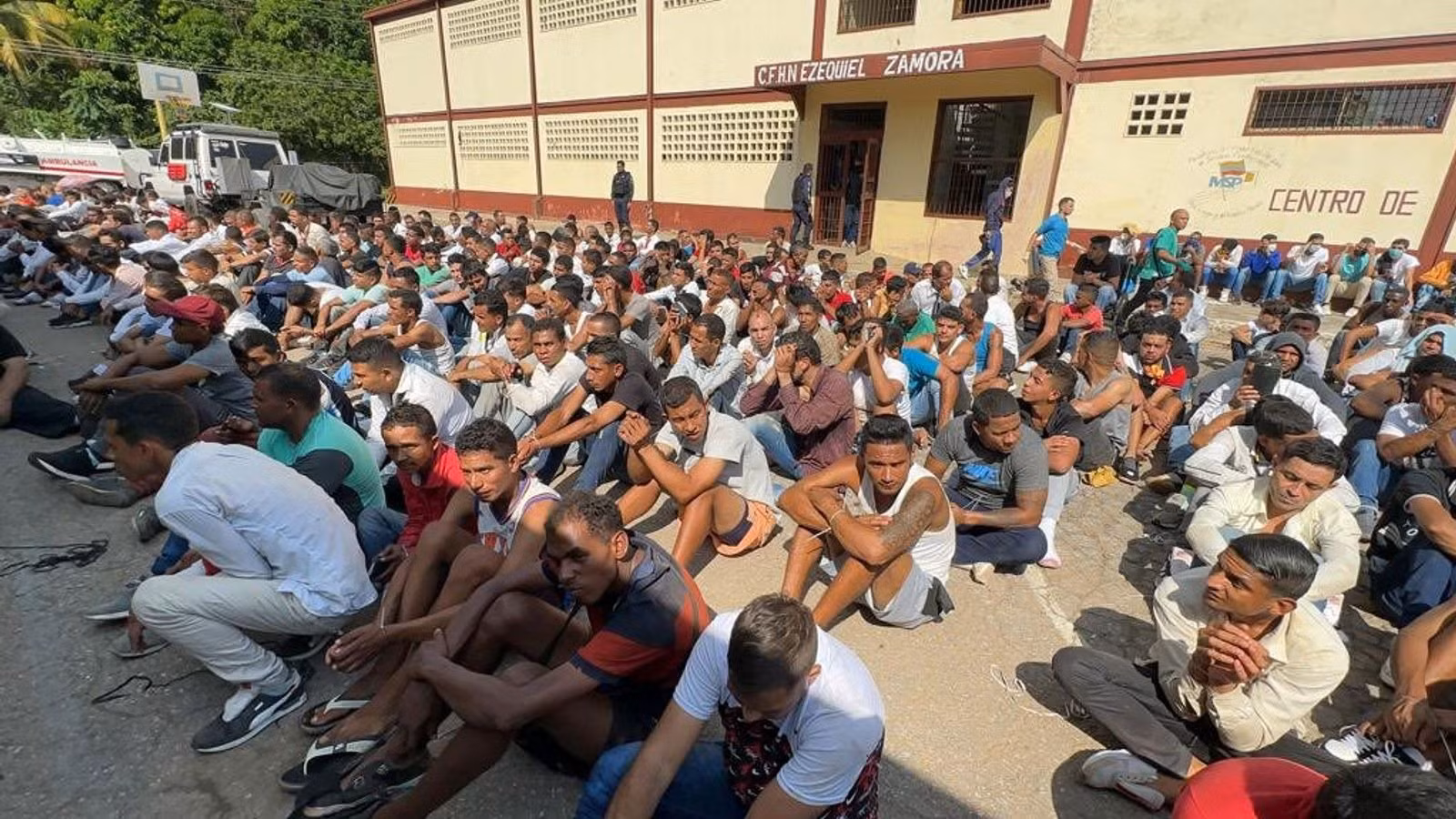 Venezuela đột kích nhà tù, phát hiện vườn thú và sòng bạc bên trong -0