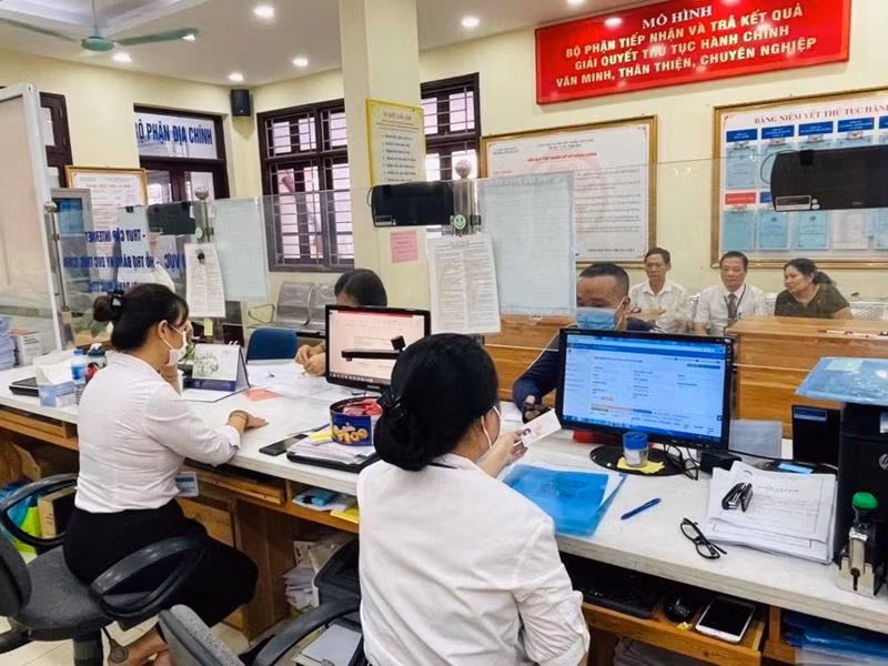 Dự kiến định hướng tạm thời về bố trí khung biên chế của một chính quyền cấp xã là khoảng 32 biên chế -0