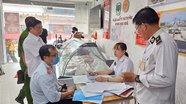 Từng bị kẻ lạ mặt chém hụt, người tố Công ty CP bán thịt heo bẩn nói gì?