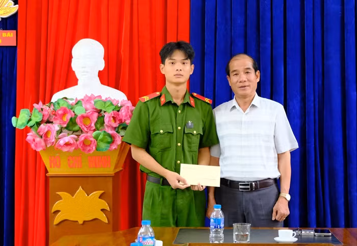 Công an tỉnh Lâm Đồng chia sẻ với CBCS và nhân dân các tỉnh phía Bắc -0