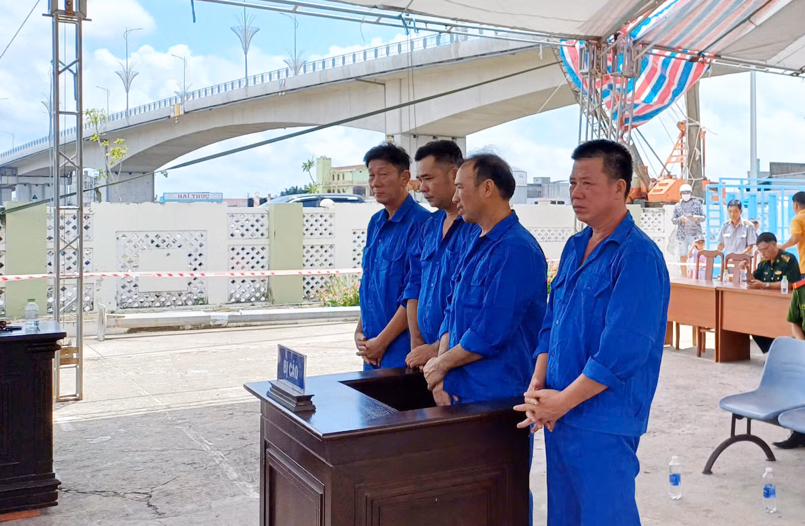 21 năm từ cho nhóm đối tượng đưa người ra nước ngoài đánh bắt hải sản trái phép -0