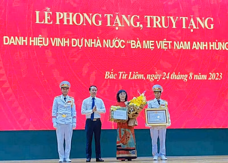 Mẹ Việt Nam anh hùng Trần Thị Hảo: “Không ai tiếc cuộc đời mình nếu điều đó giúp đất nước bình yên” -0