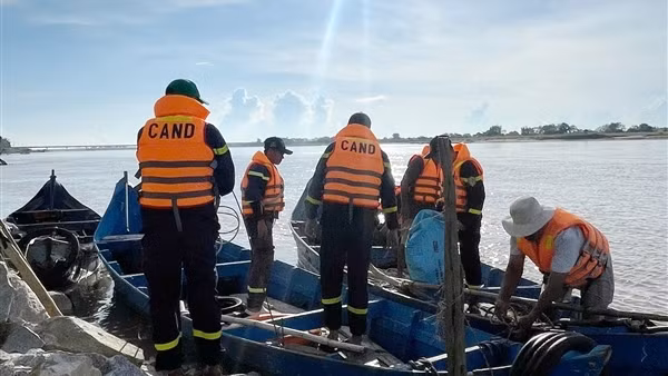 Lật xuồng máy trên sông Ba, một phụ nữ mất tích