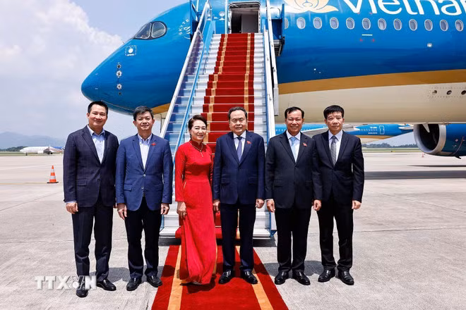Chủ tịch Quốc hội lên đường tham dự AIPA-46 và thăm chính thức Malaysia -0