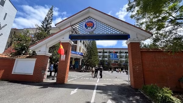 Làm rõ thông tin thực phẩm bẩn tuồn vào trường học trong thời gian dài