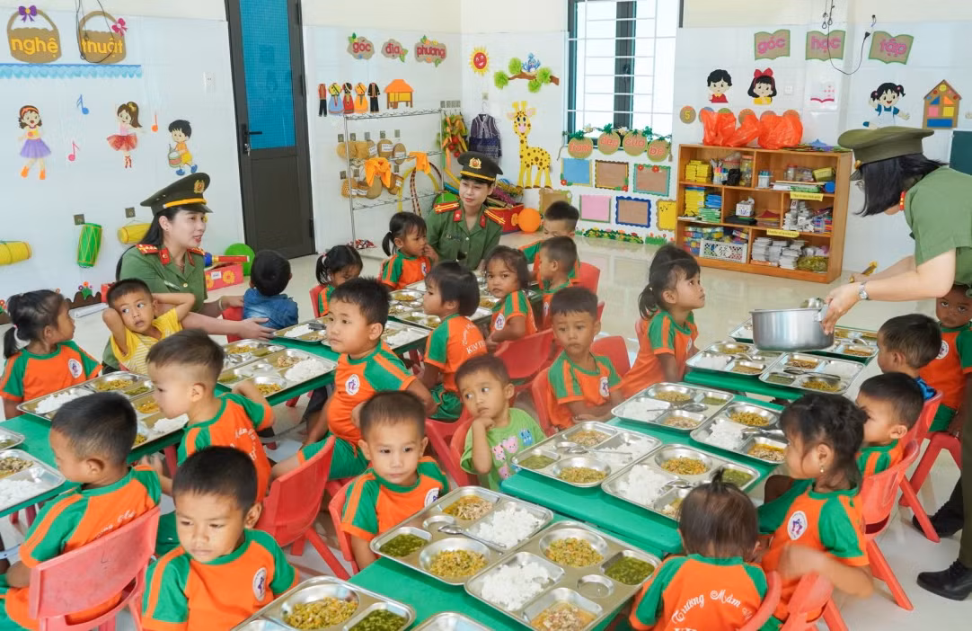 Nhiều hoạt động nhân văn của Công an Quảng Trị đồng hành cùng học sinh -0