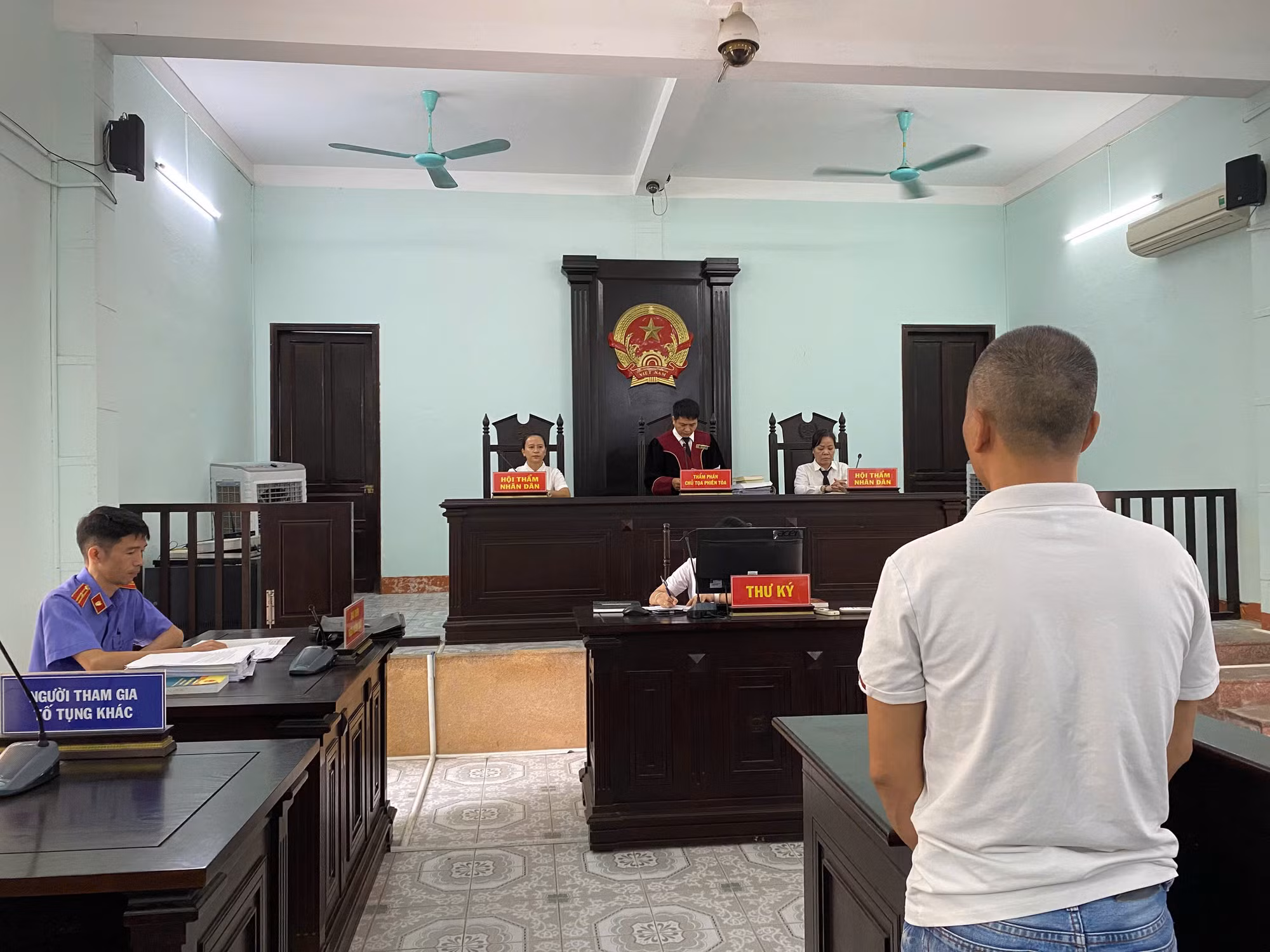 Mở dịch vụ massage để chứa mại dâm, chủ cơ sở và nhân viên lãnh án -0